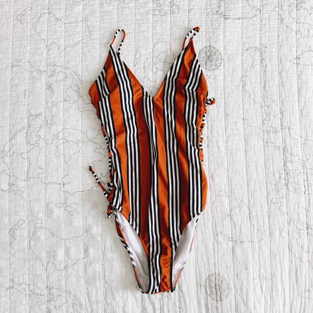 One piece CUPSHE swimsuit